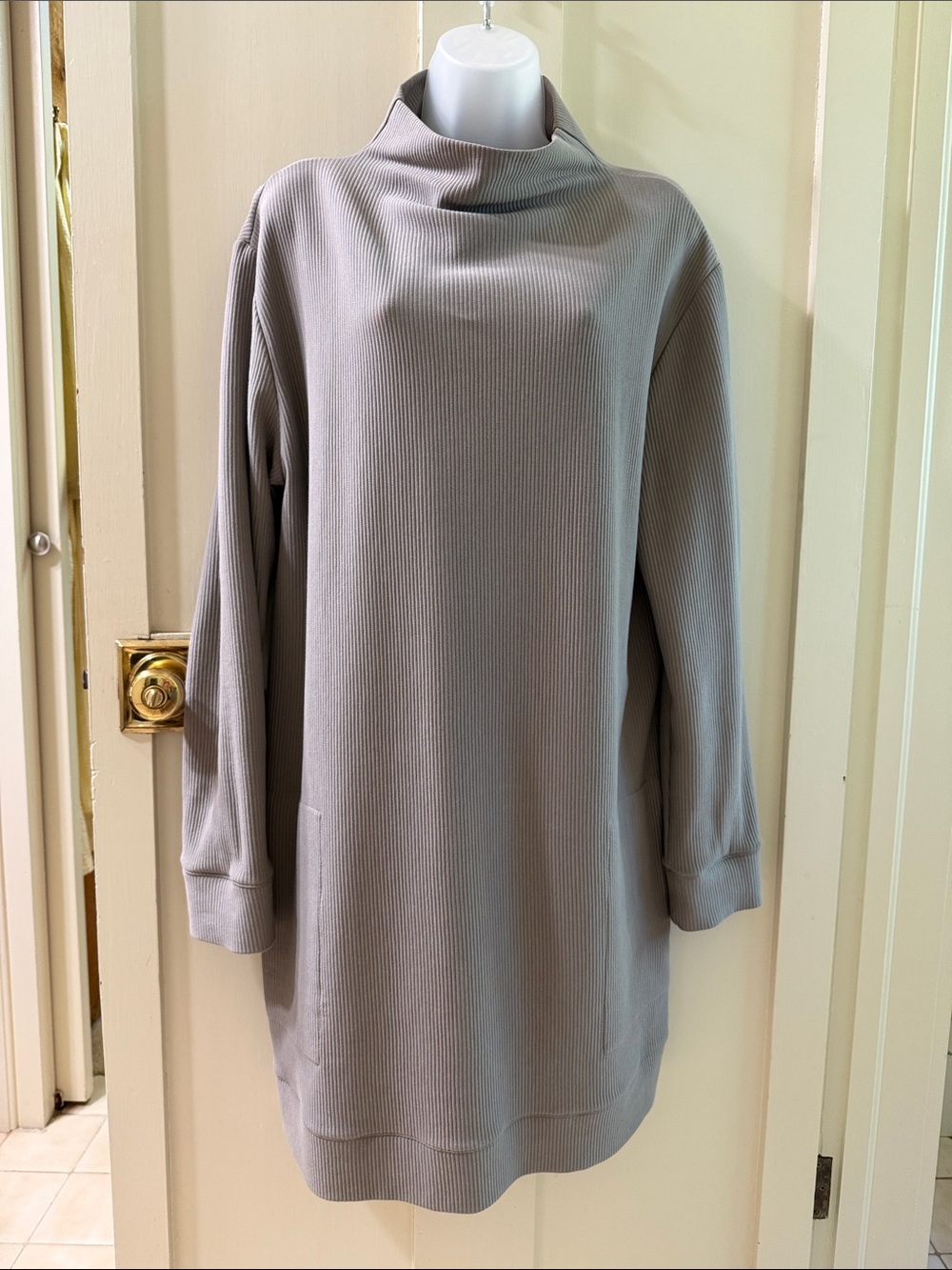 Garnet Hill Ribbed Long-Sleeve Pullover Dress in Light Gray